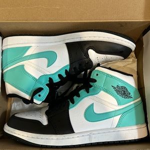 Air Jordan 1 mid , mint green, 8.5 , used